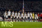01.10.2026, Fussball UEFA Nations-League 2026/2027, 3.Spieltag, Deutschland - Serbien, in der Allianz-Arena München. Aufstellung zur Hymne, Florian Wirtz (Deutschland), Nick Woltemade (Deutschland), Alexander Pavlovic (Deutschland), Tom Bischof (Deutschland), Derry Scherhant (Deutschland), Philipp Treu (Deutschland), Maximilian Mittelstädt (Deutschland), Waldemar Anton (Deutschland), Malick Thiaw (Deutschland), Torwart Jonas Urbig (Deutschland), Serge Gnabry (Deutschland), Schiedsrichter Espen Eskas (Norwegen), Jan Erik Engan, Alf Olav Rossland (Norwegen).