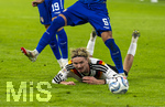 01.10.2026, Fussball UEFA Nations-League 2026/2027, 3.Spieltag, Deutschland - Serbien, in der Allianz-Arena München. Nick Woltemade (Deutschland) am Boden 