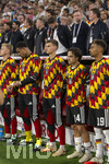 01.10.2026, Fussball UEFA Nations-League 2026/2027, 3.Spieltag, Deutschland - Serbien, in der Allianz-Arena München. Ersatzspieler bei der Nationalhymne, Jonathan Burkardt (Deutschland), Torwart Noah Atubolu (Deutschland), Yannik Engelhardt (Deutschland), Mika Baur (Deutschland), Bambase Conte (Deutschland), 
, 
