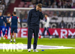 01.10.2026, Fussball UEFA Nations-League 2026/2027, 3.Spieltag, Deutschland - Serbien, in der Allianz-Arena München. Bundestrainer Jürgen Klopp (Deutschland) nachdenklich beim Aufwärmen der Spieler