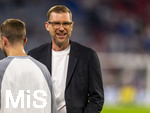 01.10.2026, Fussball UEFA Nations-League 2026/2027, 3.Spieltag, Deutschland - Serbien, in der Allianz-Arena München. Moderatorenduo, zum letzten mal vor der Kamera an dem Spiel, ZDF Experete Per Mertesacker (Deutschland) 