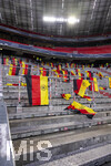 01.10.2026, Fussball UEFA Nations-League 2026/2027, 3.Spieltag, Deutschland - Serbien, in der Allianz-Arena München. Auf den noch leeren Stahplatztribünen hat der DFB Fanclub den Zuschauern Schwarz-Rot-Goldene Fahnen hergerichtet.