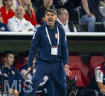 01.10.2026, Fussball UEFA Nations-League 2026/2027, 3.Spieltag, Deutschland - Serbien, in der Allianz-Arena München. Trainer Veljko Paunovic (Serbien) an der Seitenlinie in Rage 