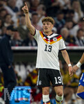 01.10.2026, Fussball UEFA Nations-League 2026/2027, 3.Spieltag, Deutschland - Serbien, in der Allianz-Arena München. Philipp Treu (Deutschland) gibt Anweisungen