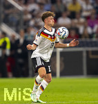 01.10.2026, Fussball UEFA Nations-League 2026/2027, 3.Spieltag, Deutschland - Serbien, in der Allianz-Arena München. Philipp Treu (Deutschland) am Ball 