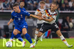 01.10.2026, Fussball UEFA Nations-League 2026/2027, 3.Spieltag, Deutschland - Serbien, in der Allianz-Arena München. v.li: Luka Jovic (Serbien) gegen Waldemar Anton (Deutschland) 