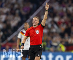 01.10.2026, Fussball UEFA Nations-League 2026/2027, 3.Spieltag, Deutschland - Serbien, in der Allianz-Arena München. Schiedsrichter Espen Eskas (Norwegen)