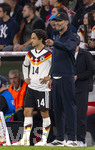 01.10.2026, Fussball UEFA Nations-League 2026/2027, 3.Spieltag, Deutschland - Serbien, in der Allianz-Arena München. Einwechslung, v.li: Mika Baur (Deutschland), Bundestrainer Jürgen Klopp (Deutschland) 