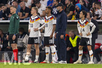 01.10.2026, Fussball UEFA Nations-League 2026/2027, 3.Spieltag, Deutschland - Serbien, in der Allianz-Arena München. Einwechslung, v.li: Jonathan Burkardt (Deutschland), Bambase Conte (Deutschland), Bundestrainer Jürgen Klopp (Deutschland), Mika Baur (Deutschland) 