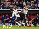 01.10.2026, Fussball UEFA Nations-League 2026/2027, 3.Spieltag, Deutschland - Serbien, in der Allianz-Arena München. Einwechslung als 1000. Nationalspieler, li: Mika Baur (Deutschland), re: Derry Scherhant (Deutschland) 