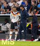 01.10.2026, Fussball UEFA Nations-League 2026/2027, 3.Spieltag, Deutschland - Serbien, in der Allianz-Arena München. v.li: Vitaly Janelt (Deutschland) vor seiner Einwechslung mit Bundestrainer Jürgen Klopp (Deutschland) 