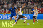 01.10.2026, Fussball UEFA Nations-League 2026/2027, 3.Spieltag, Deutschland - Serbien, in der Allianz-Arena München. v.li: Strahinja Pavlovic (Serbien) gegen Bambase Conte (Deutschland) 