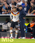 01.10.2026, Fussball UEFA Nations-League 2026/2027, 3.Spieltag, Deutschland - Serbien, in der Allianz-Arena München. v.li: Vitaly Janelt (Deutschland) vor seiner Einwechslung mit Bundestrainer Jürgen Klopp (Deutschland) 