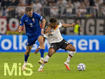 01.10.2026, Fussball UEFA Nations-League 2026/2027, 3.Spieltag, Deutschland - Serbien, in der Allianz-Arena München. v.li: Strahinja Pavlovic (Serbien) gegen Bambase Conte (Deutschland) 