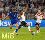 01.10.2026, Fussball UEFA Nations-League 2026/2027, 3.Spieltag, Deutschland - Serbien, in der Allianz-Arena München. v.li: Strahinja Pavlovic (Serbien) gegen Bambase Conte (Deutschland) 