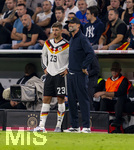 01.10.2026, Fussball UEFA Nations-League 2026/2027, 3.Spieltag, Deutschland - Serbien, in der Allianz-Arena München. v.li: Vitaly Janelt (Deutschland) vor seiner Einwechslung mit Bundestrainer Jürgen Klopp (Deutschland) 