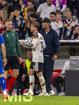 01.10.2026, Fussball UEFA Nations-League 2026/2027, 3.Spieltag, Deutschland - Serbien, in der Allianz-Arena München. Maximilian Mittelstädt (Deutschland) und Bundestrainer Jürgen Klopp (Deutschland) 