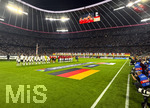 01.10.2026, Fussball UEFA Nations-League 2026/2027, 3.Spieltag, Deutschland - Serbien, in der Allianz-Arena München. Aufstellung zur Nationalhymne der beiden Mannschaften. Fans, Zuschauer, Publikum, Fanblock, Tribüne, Anhänger, Fußballfan, Personen, Publikum, Fan, Supporters, Supporter, Ultras, Fahnen, Flaggen, Vereinsfarben, Gemeinsam für uns Alle