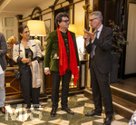 04.10.2026, Internationales Klassikfestival: Festival der Nationen 2026, im Kurhaus Bad Wörishofen (Unterallgäu), Letzter Tag nach der Abschlussgala von Tenor Rolando Villazon, Empfang Ehrengäste im Hotel Tanneck Bad Wörishofen, mit Fass-Anstich Oktoberfestbier mit Rolando Villazon (mitte), links: Ehefrau Lucia Villazon, re: Winfried Roch 