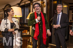 04.10.2026, Internationales Klassikfestival: Festival der Nationen 2026, im Kurhaus Bad Wörishofen (Unterallgäu), Letzter Tag nach der Abschlussgala von Tenor Rolando Villazon, Empfang Ehrengäste im Hotel Tanneck Bad Wörishofen, mit Fass-Anstich Oktoberfestbier mit Rolando Villazon (mitte), links: Ehefrau Lucia Villazon, re: Winfried Roch 