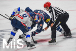 09.10.2026, München, Deutschland. PENNY DEL, Deutsche Eishockey Liga, Saison 2026/27, 7. Spieltag: EHC Red Bull München gegen ERC Ingolstadt im SAP Garden in München. Brady Ferguson (EHC Red Bull München) zusammen mit Myles Powell (ERC Ingolstadt) im Eishockey Bully