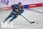 09.10.2026, München, Deutschland. PENNY DEL, Deutsche Eishockey Liga, Saison 2026/27, 7. Spieltag: EHC Red Bull München gegen ERC Ingolstadt im SAP Garden in München. Dominik Kahun (EHC Red Bull München) am Puck, mit dem Puck, in Puckbesitz