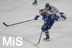 09.10.2026, München, Deutschland. PENNY DEL, Deutsche Eishockey Liga, Saison 2026/27, 7. Spieltag: EHC Red Bull München gegen ERC Ingolstadt im SAP Garden in München. Taro Hirose (EHC Red Bull München) am Puck, mit dem Puck, in Puckbesitz