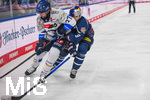 09.10.2026, München, Deutschland. PENNY DEL, Deutsche Eishockey Liga, Saison 2026/27, 7. Spieltag: EHC Red Bull München gegen ERC Ingolstadt im SAP Garden in München. Tobias Rieder (EHC Red Bull München) mit Riley Barber (ERC Ingolstadt) im Zweikampf, im Duell, im Kampf um den Puck