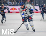 09.10.2026, München, Deutschland. PENNY DEL, Deutsche Eishockey Liga, Saison 2026/27, 7. Spieltag: EHC Red Bull München gegen ERC Ingolstadt im SAP Garden in München. Moritz Warnecke (EHC Red Bull München) am Puck, mit dem Puck, in Puckbesitz