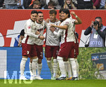10.10.2026, Fussball Bundesliga 2026/2027, 5.Spieltag, FC Augsburg - FC Bayern München, in der WWK-Arena Augsburg, Torjubel rund um Torschützen Robin Fellhauer (Augsburg) 


