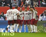 10.10.2026, Fussball Bundesliga 2026/2027, 5.Spieltag, FC Augsburg - FC Bayern München, in der WWK-Arena Augsburg, Torjubel rund um Torschützen Robin Fellhauer (Augsburg) 


