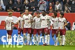 10.10.2026, Fussball Bundesliga 2026/2027, 5.Spieltag, FC Augsburg - FC Bayern München, in der WWK-Arena Augsburg, Torjubel rund um den Torschützen Robin Fellhauer (Augsburg) 


