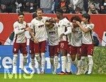 10.10.2026, Fussball Bundesliga 2026/2027, 5.Spieltag, FC Augsburg - FC Bayern München, in der WWK-Arena Augsburg, Torjubel rund um den Torschützen Robin Fellhauer (Augsburg) 



