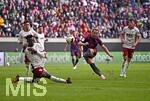 10.10.2026, Fussball Bundesliga 2026/2027, 5.Spieltag, FC Augsburg - FC Bayern München, in der WWK-Arena Augsburg, Harry Kane (FC Bayern München) zieht ab


