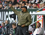 10.10.2026, Fussball Bundesliga 2026/2027, 5.Spieltag, FC Augsburg - FC Bayern München, in der WWK-Arena Augsburg, Trainer Vincent Kompany (FC Bayern München) unzufrieden


