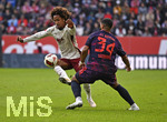 10.10.2026, Fussball Bundesliga 2026/2027, 5.Spieltag, FC Augsburg - FC Bayern München, in der WWK-Arena Augsburg, v.l. Han-Noah Massengo (FC Augsburg) gegen Ismael Saibari (FC Bayern München) 


