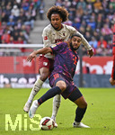 10.10.2026, Fussball Bundesliga 2026/2027, 5.Spieltag, FC Augsburg - FC Bayern München, in der WWK-Arena Augsburg, v.l. Han-Noah Massengo (FC Augsburg) gegen Ismael Saibari (FC Bayern München) 


