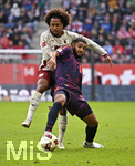 10.10.2026, Fussball Bundesliga 2026/2027, 5.Spieltag, FC Augsburg - FC Bayern München, in der WWK-Arena Augsburg, v.l. Han-Noah Massengo (FC Augsburg) gegen Ismael Saibari (FC Bayern München) 


