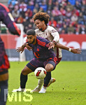 10.10.2026, Fussball Bundesliga 2026/2027, 5.Spieltag, FC Augsburg - FC Bayern München, in der WWK-Arena Augsburg, v.l. Han-Noah Massengo (FC Augsburg) gegen Ismael Saibari (FC Bayern München) 



