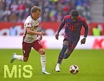 10.10.2026, Fussball Bundesliga 2026/2027, 5.Spieltag, FC Augsburg - FC Bayern München, in der WWK-Arena Augsburg, v.l. Robin Fellhauer (Augsburg) gegen Alphonso Davies (FC Bayern München) 


