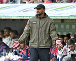 10.10.2026, Fussball Bundesliga 2026/2027, 5.Spieltag, FC Augsburg - FC Bayern München, in der WWK-Arena Augsburg, Trainer Manuel Baum (FC Augsburg) unzufrieden


