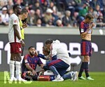 10.10.2026, Fussball Bundesliga 2026/2027, 5.Spieltag, FC Augsburg - FC Bayern München, in der WWK-Arena Augsburg, Ismael Saibari (FC Bayern München) wird behandelt.


