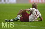 10.10.2026, Fussball Bundesliga 2026/2027, 5.Spieltag, FC Augsburg - FC Bayern München, in der WWK-Arena Augsburg, Hennes Behrens (FC Augsburg) mit einer langen Wunde am Fuß


