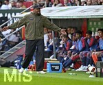 10.10.2026, Fussball Bundesliga 2026/2027, 5.Spieltag, FC Augsburg - FC Bayern München, in der WWK-Arena Augsburg, Trainer Vincent Kompany (FC Bayern München) ist ratlos.


