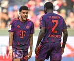 10.10.2026, Fussball Bundesliga 2026/2027, 5.Spieltag, FC Augsburg - FC Bayern München, in der WWK-Arena Augsburg, Luis Diaz (FC Bayern München) und Dayot Upamecano (FC Bayern München) freuen sich.


