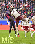 10.10.2026, Fussball Bundesliga 2026/2027, 5.Spieltag, FC Augsburg - FC Bayern München, in der WWK-Arena Augsburg, v.l. Calvin Brackelmann (FC Augsburg) gegen Juma Bah (FC Augsburg) 


