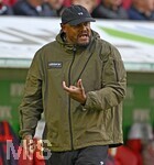 10.10.2026, Fussball Bundesliga 2026/2027, 5.Spieltag, FC Augsburg - FC Bayern München, in der WWK-Arena Augsburg, Trainer Vincent Kompany (FC Bayern München) ist unzufrieden.


