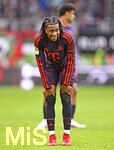 10.10.2026, Fussball Bundesliga 2026/2027, 5.Spieltag, FC Augsburg - FC Bayern München, in der WWK-Arena Augsburg, Michael Olise (FC Bayern München) ist unzufrieden,


