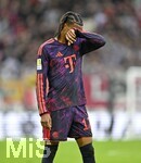 10.10.2026, Fussball Bundesliga 2026/2027, 5.Spieltag, FC Augsburg - FC Bayern München, in der WWK-Arena Augsburg, Michael Olise (FC Bayern München) ist unzufrieden,


