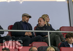 10.10.2026, Fussball Bundesliga 2026/2027, 5.Spieltag, FC Augsburg - FC Bayern München, in der WWK-Arena Augsburg, DFB-U21-Trainer Antonio di Salvo (li) mit Geschäftsführer Michael Ströll (re, FC Augsburg) als Zuschauer auf der Tribüne.